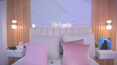 Snapshot of kity_angelss chatting on 06/13/26, 01:47 Angel Independent Model online show from 06/13/26, 01:47
