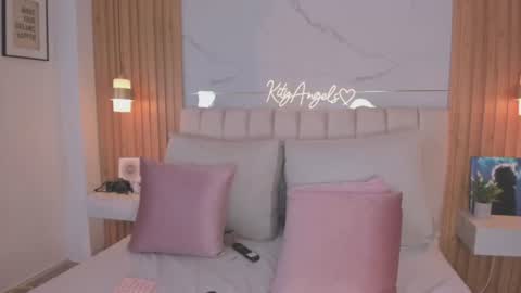 Snapshot of kity_angelss chatting on 08/09/26, 01:29 Angel Independent Model online show from 08/09/26, 01:29