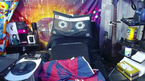 Snapshot of kiveuxmakeu chatting on 09/14/25, 06:12 kiveuxmakeu online show from 09/14/25, 06:12