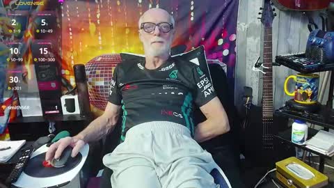 Snapshot of kiveuxmakeu chatting on 09/15/25, 08:25 kiveuxmakeu online show from 09/15/25, 08:25