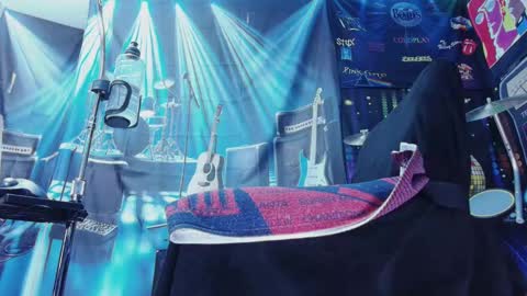 Snapshot of kiveuxmakeu chatting on 10/28/25, 06:10 kiveuxmakeu online show from 10/28/25, 06:10