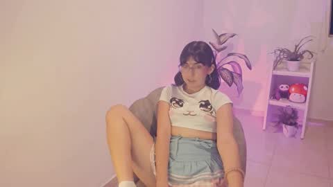 Snapshot of kiwi____ chatting on 12/27/24, 01:53 Little piece of fruit online show from 12/27/24, 01:53