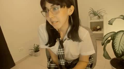 Snapshot of kiwi____ chatting on 01/09/25, 04:08 Little piece of fruit online show from 01/09/25, 04:08