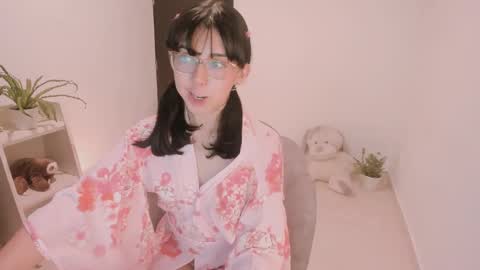 Snapshot of kiwi____ chatting on 01/15/25, 11:08 Little piece of fruit online show from 01/15/25, 11:08