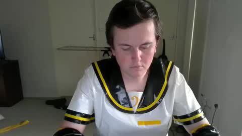 Snapshot of kiwi_twink21 chatting on 10/11/25, 03:06 kiwi_twink21 online show from 10/11/25, 03:06