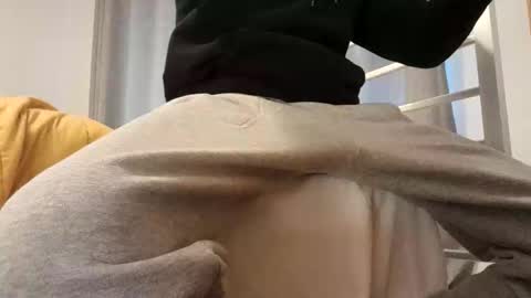 kiwibulge123 online show from 04/01/26, 08:28