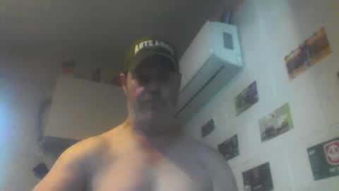 Snapshot of kiwiguy19773 chatting on 04/27/26, 02:53 kiwiguy19773 online show from 04/27/26, 02:53
