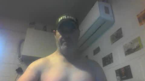 Snapshot of kiwiguy19773 chatting on 05/16/26, 04:20 kiwiguy19773 online show from 05/16/26, 04:20
