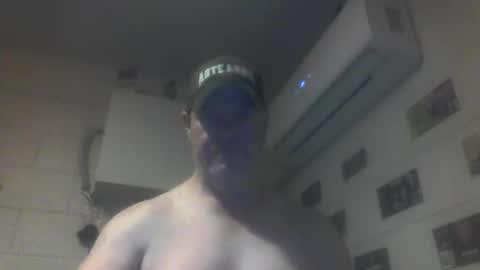 Snapshot of kiwiguy19773 chatting on 05/25/26, 06:52 kiwiguy19773 online show from 05/25/26, 06:52