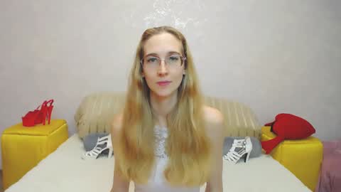 Snapshot of klaryevans chatting on 12/04/24, 08:34 Klary online show from 12/04/24, 08:34