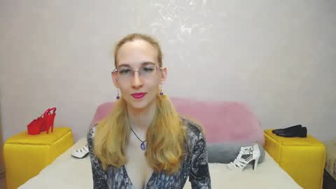Snapshot of klaryevans chatting on 12/06/24, 10:05 Klary online show from 12/06/24, 10:05