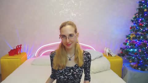 Snapshot of klaryevans chatting on 12/19/24, 02:46 Klary online show from 12/19/24, 02:46