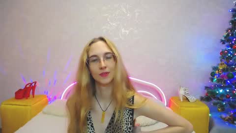 Snapshot of klaryevans chatting on 12/23/24, 01:13 Klary online show from 12/23/24, 01:13
