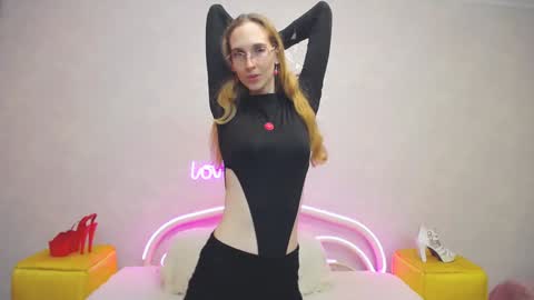 Snapshot of klaryevans chatting on 01/22/25, 05:38 Klary online show from 01/22/25, 05:38