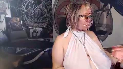 Michelle online show from 10/01/25, 06:19