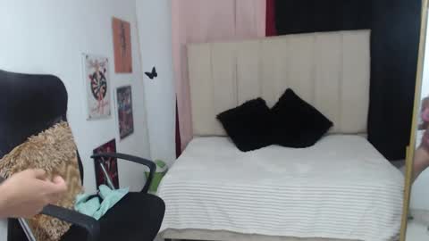 Snapshot of kleo_princess18 chatting on 02/24/25, 01:24 kleo online show from 02/24/25, 01:24