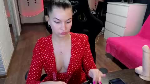 Snapshot of kleoxxx chatting on 03/12/25, 07:38 Alisa.         online show from 03/12/25, 07:38