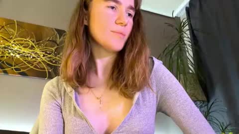 Snapshot of kleya___ chatting on 11/19/25, 05:02 Kleya online show from 11/19/25, 05:02