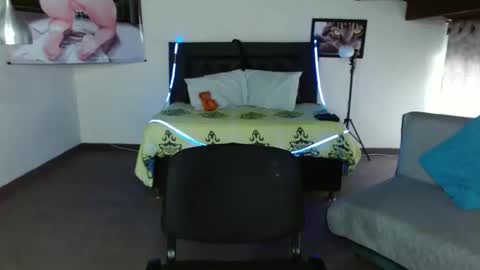 Kloe deker online show from 02/17/25, 02:04