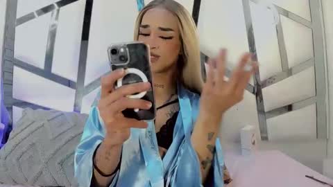 Snapshot of kloe_hh chatting on 02/15/26, 08:02 Kloe online show from 02/15/26, 08:02