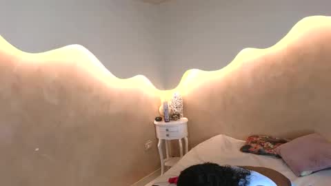 K L O E online show from 09/25/25, 12:09