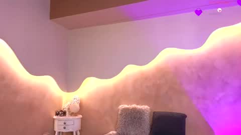 K L O E online show from 09/26/25, 12:09