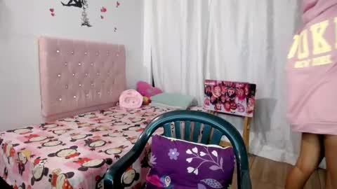 Snapshot of kloy_sech chatting on 11/29/25, 09:34 Valen online show from 11/29/25, 09:34