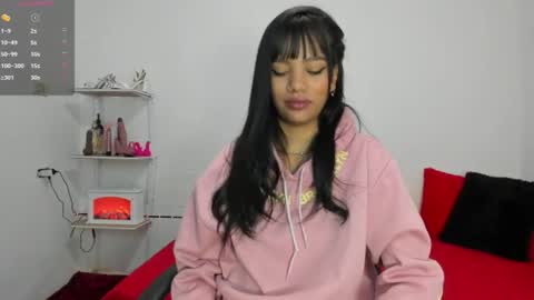 Snapshot of kloy_sech chatting on 07/27/26, 10:55 Valen online show from 07/27/26, 10:55