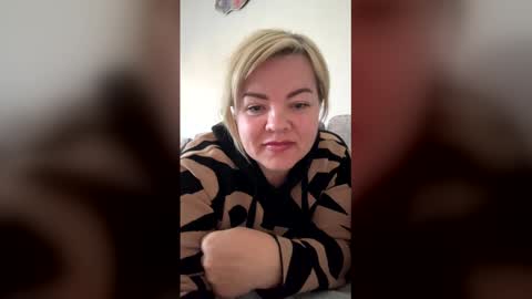 klubnichka2 online show from 04/23/26, 03:47