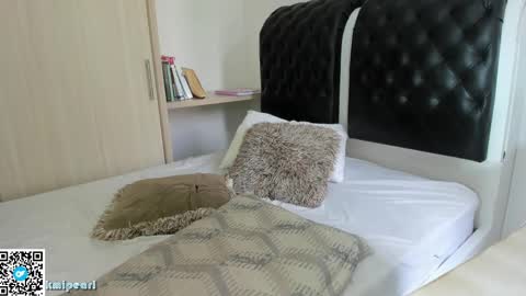 Snapshot of kmipearl chatting on 02/06/25, 01:43 Camila Reyes online show from 02/06/25, 01:43