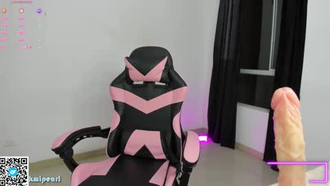 Snapshot of kmipearl chatting on 10/16/25, 10:16 Camila Reyes online show from 10/16/25, 10:16