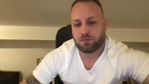 hugo online show from 11/11/25, 01:05