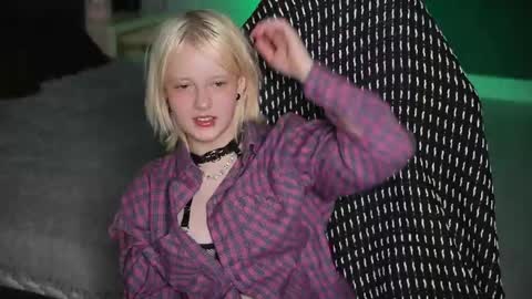 Kofi online show from 04/21/26, 10:23