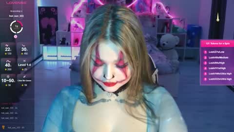 Mia online show from 10/31/25, 09:27