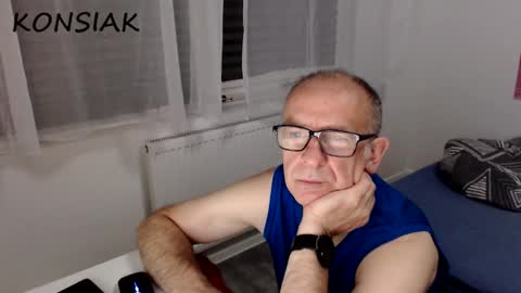 Komsiak online show from 09/17/25, 06:20