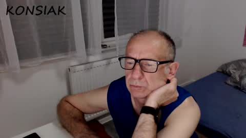 Komsiak online show from 09/18/25, 07:27