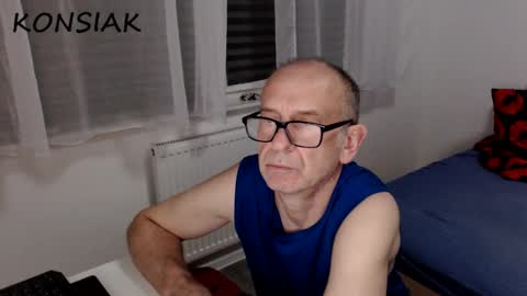 Komsiak online show from 10/19/25, 07:36