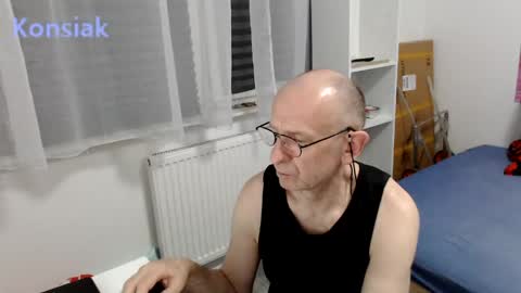 Komsiak online show from 04/26/26, 07:22