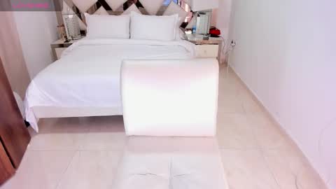 Snapshot of koralcruz chatting on 10/20/25, 04:07 Koral Cuz online show from 10/20/25, 04:07