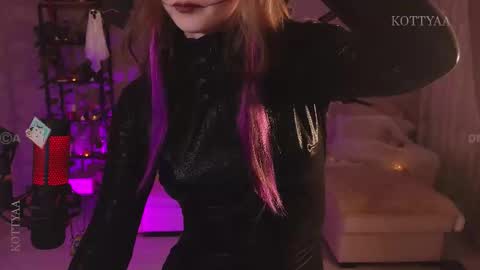 Kottyaa cb FOLLOWING  online show from 10/31/25, 07:37