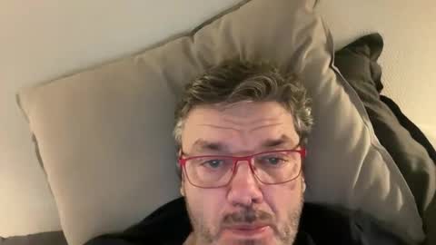 kovapoika online show from 11/17/25, 07:19