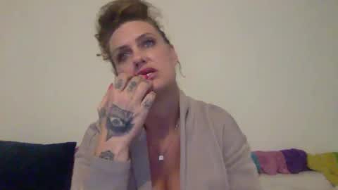 Snapshot of koyoteej chatting on 01/17/25, 07:16 koyoteej online show from 01/17/25, 07:16