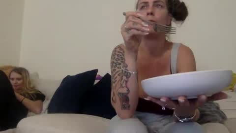 Snapshot of koyoteej chatting on 02/26/25, 07:38 koyoteej online show from 02/26/25, 07:38