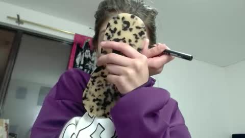 kratos_and_afrodita online show from 12/18/25, 04:57