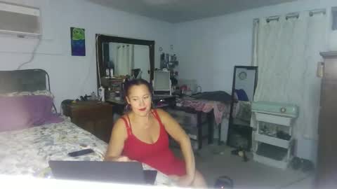 Snapshot of kreamyk420 chatting on 10/17/25, 10:29 kreamyk420 online show from 10/17/25, 10:29