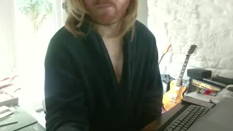 kreestafa182285 online show from 04/02/26, 08:12