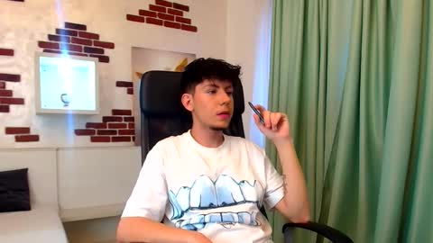 KrewVaughn online show from 10/12/25, 05:06