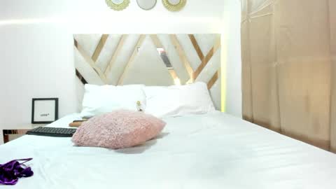 Krisvany online show from 04/10/26, 01:22