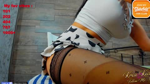 Snapshot of krisi_kiss chatting on 01/04/25, 01:42 KrisiFollow me  Thumb UP  online show from 01/04/25, 01:42