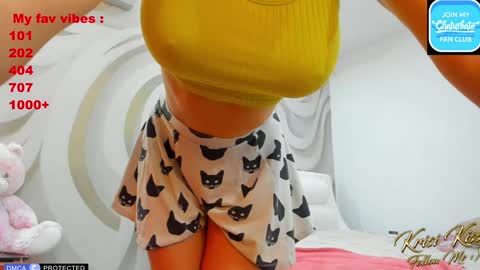 Snapshot of krisi_kiss chatting on 03/11/25, 09:45 KrisiFollow me  Thumb UP  online show from 03/11/25, 09:45